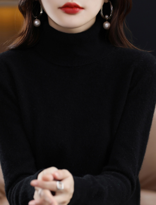 Women’s Cashmere-Blend Slim Turtleneck Sweater in Black