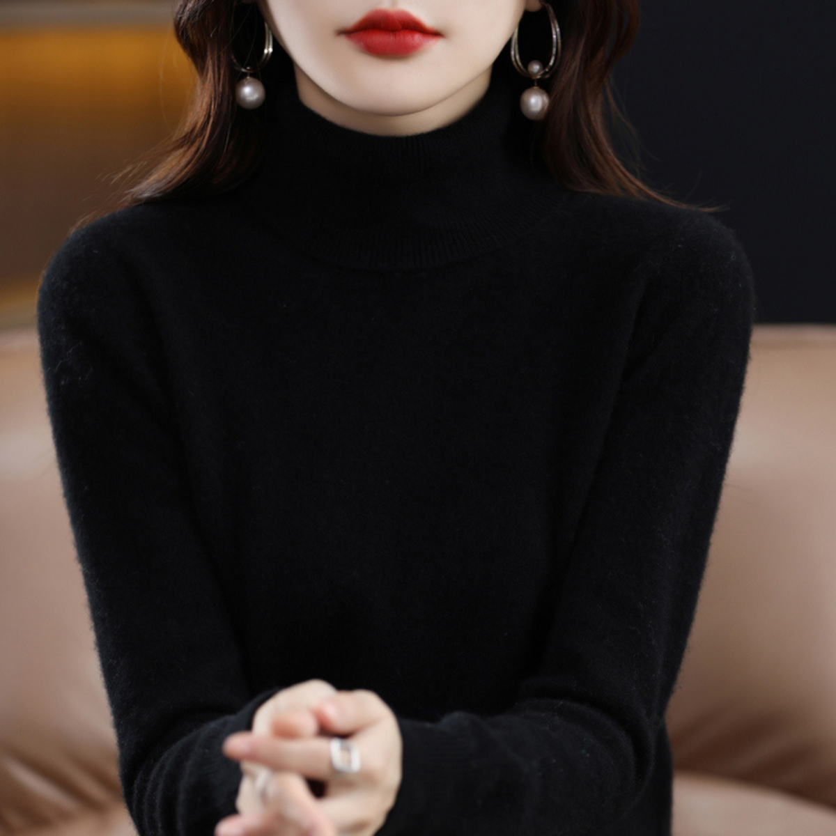 Women’s Cashmere-Blend Slim Turtleneck Sweater in Black