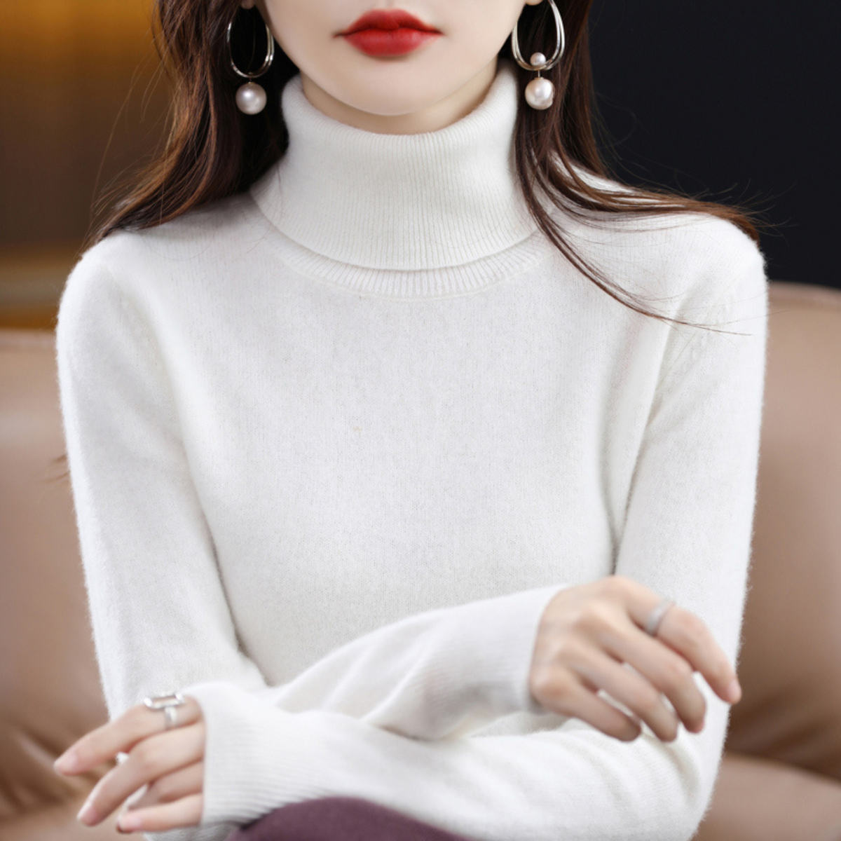 Women’s Cashmere-Blend Slim Turtleneck Sweater in White