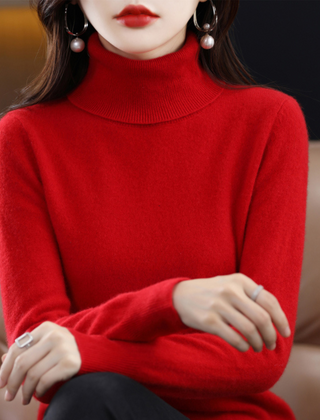 Women’s Cashmere-Blend Slim Turtleneck Sweater in Red