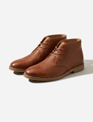 Men’s Leather Welt-Detail Chukka Boots in Brown