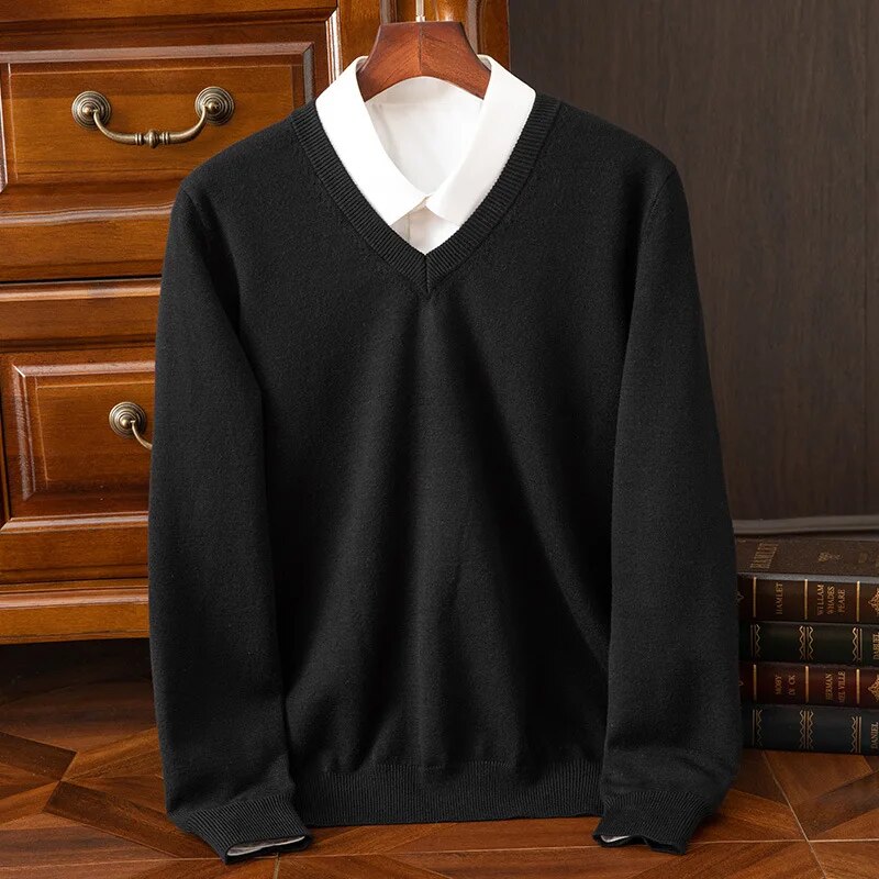Men’s Cashmere-Blend V-Neck Sweater in Black