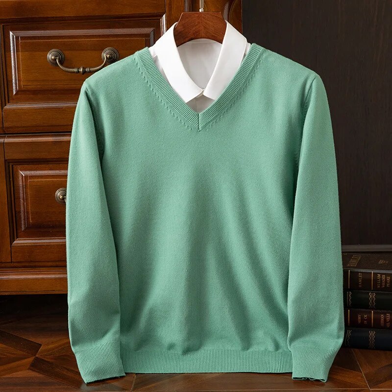 Men’s Cashmere-Blend V-Neck Sweater in Green